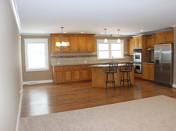 2nd image of 10300 Hilltop Dr