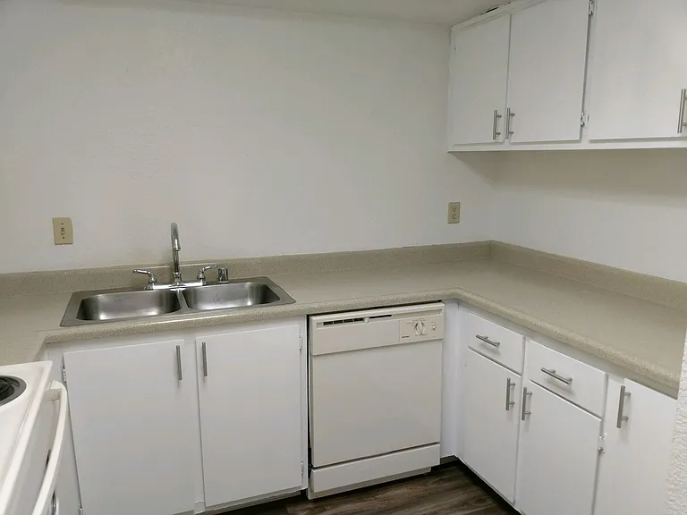 Seville Apartments — Photo 4