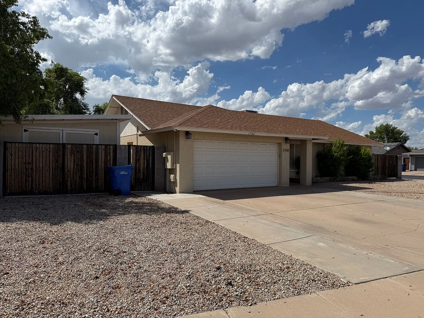 Beautifully Updated 3 Bedroom 2 Bathroom Home Located Minutes From Downtown Gilbert — Photo 3