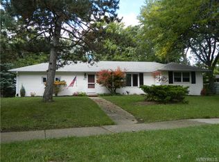 5 Sedgemoor Ct, Amherst, NY 14221