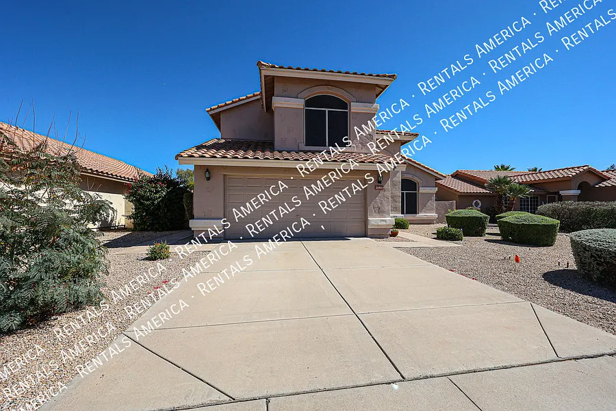Spacious 5 Bed / 3 Bath Home in Desirable Hillcrest Ranch — Photo 3