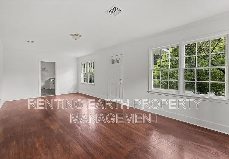 2537 3rd St NE — Photo 11