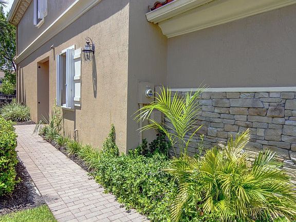 4th image of 10373 Wellington Parc Dr