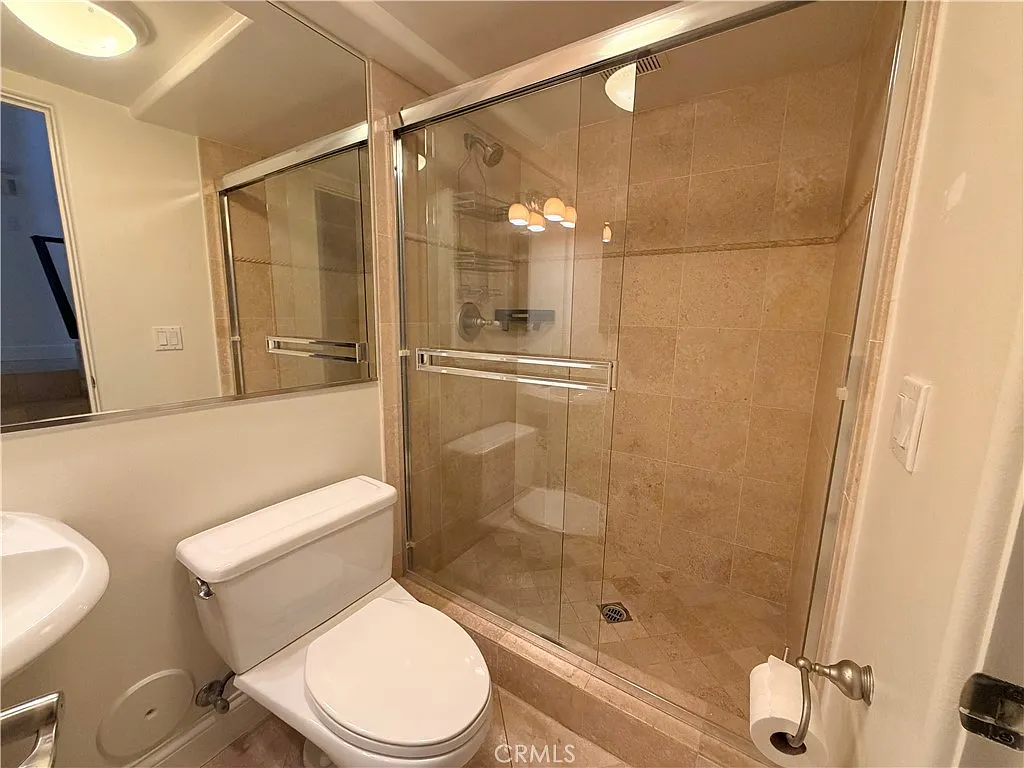 4 bed, 3.5 bath, 2079 sqft, $7,250 — Photo 4