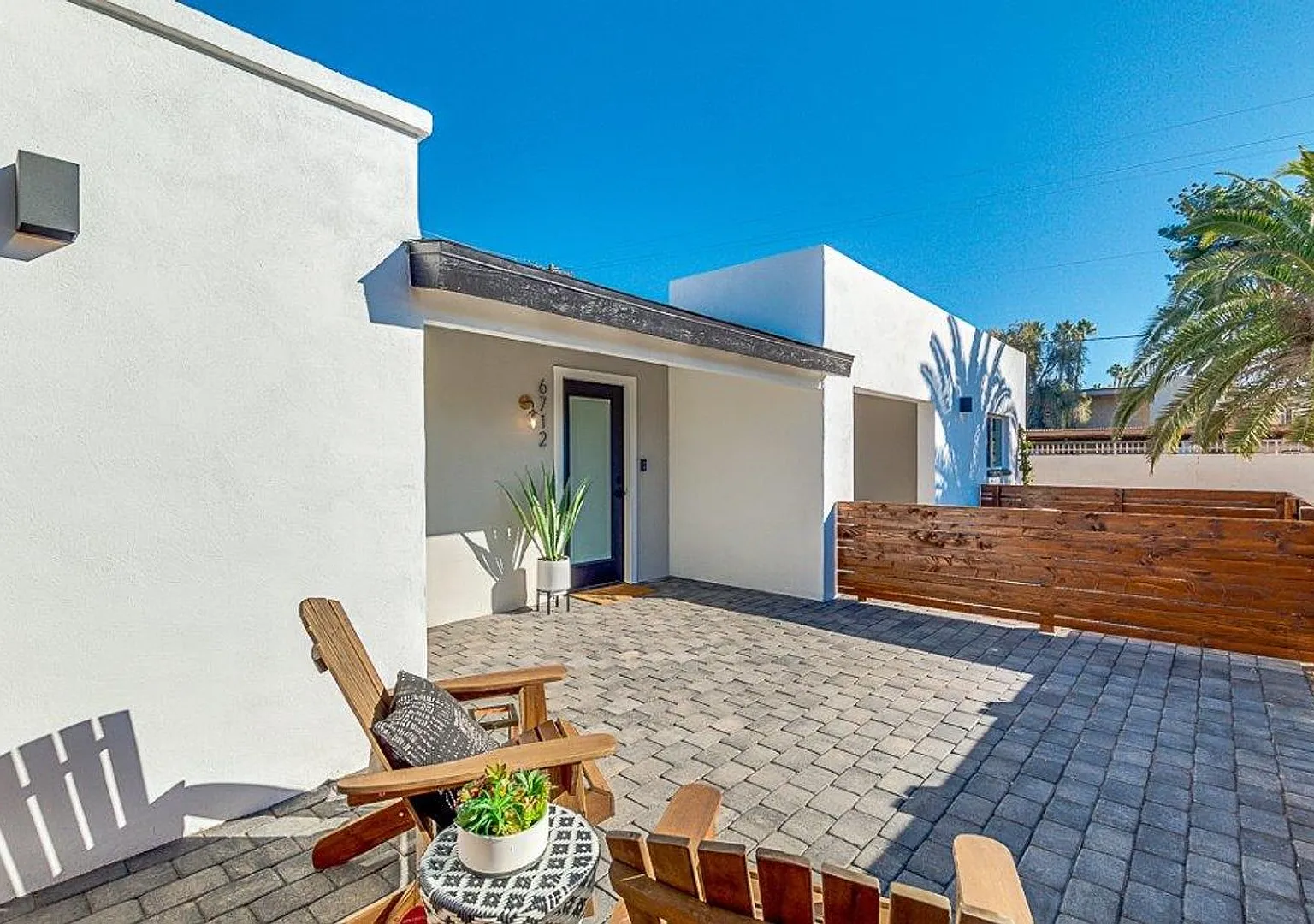 Gorgeous, Open Concept Two Bed Two Bath near Old Town Scottsdale! — Photo 1