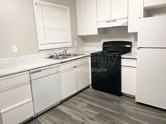 4th image of 111 W Burke St #B3