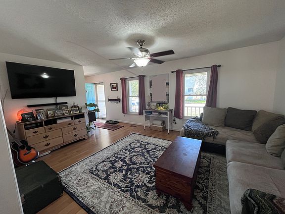 5th image of 907 Oak Dr