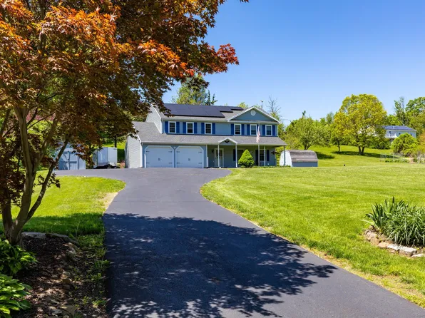 10 Spoonville Road, East Granby, CT 06026