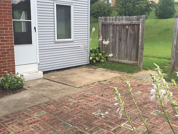 Patio with Privacy Fence ideal for outdoor entertaining
