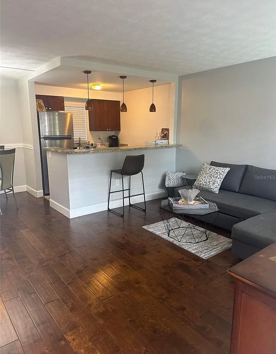 1 bed, 1.0 bath, 525 sqft, $1,700 — Photo 2