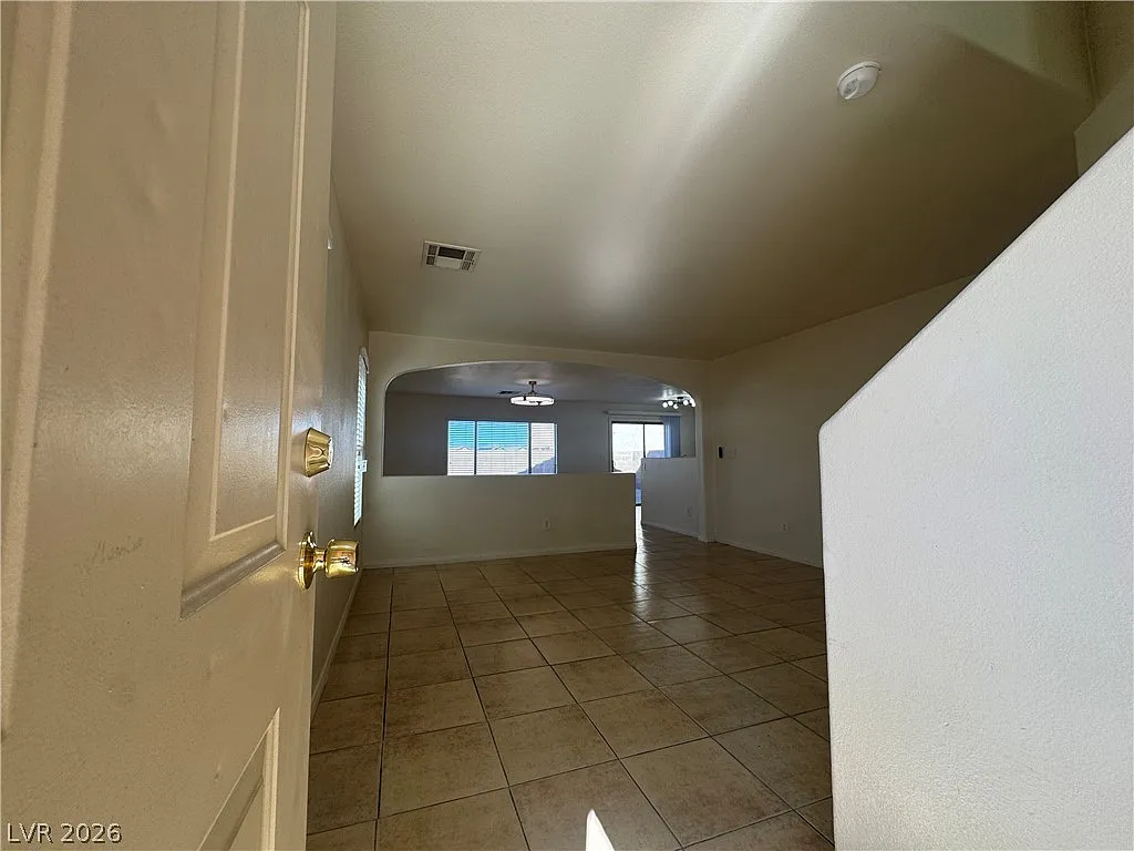 5 bed, 3.0 bath, 1816 sqft, $2,100 — Photo 4