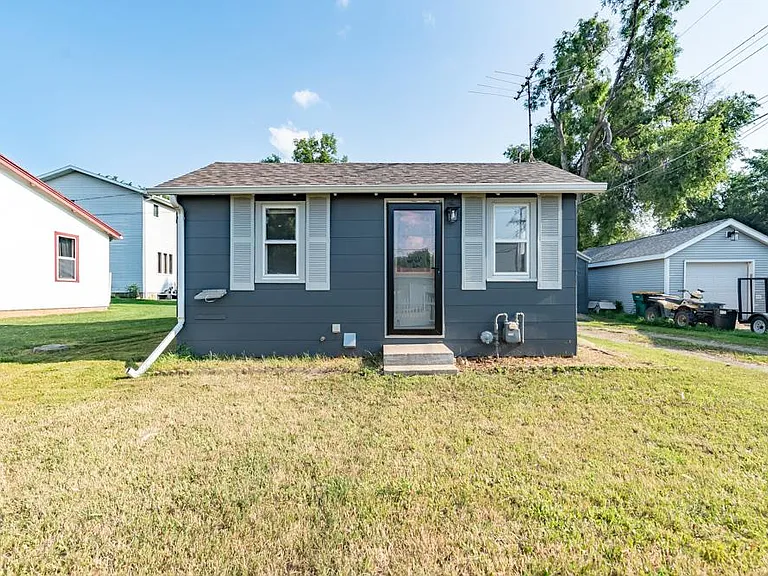1908 E Rosser Ave — Photo 1