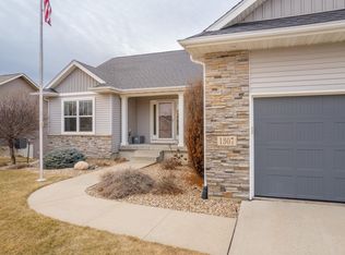 1307 Rocky Ridge Rd, Cedar Falls, IA 50613