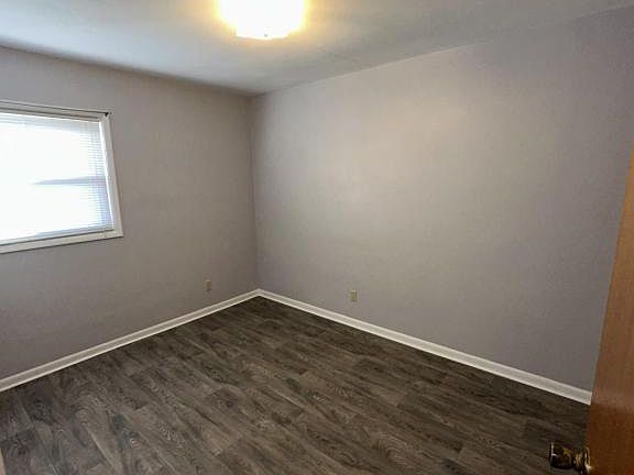 3rd image of 555 N Pearl St #B4