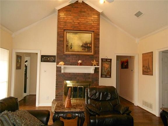 2nd image of 1051 Bayshore Dr