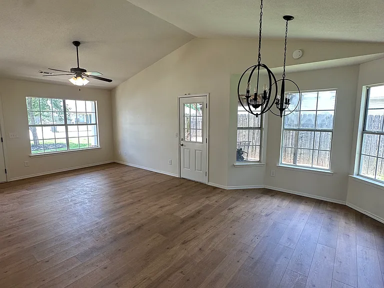 4172 Backus Ave — Photo 2