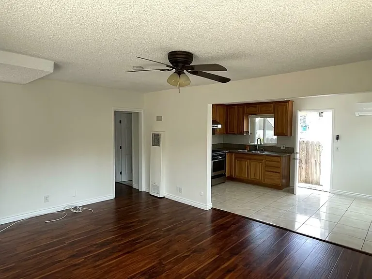 4553 Huntington Dr N #4553 — Photo 3