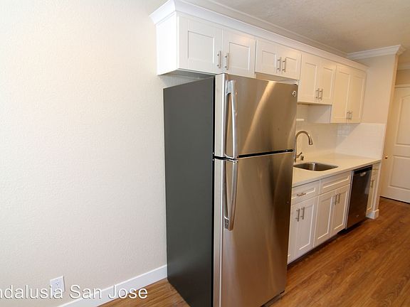 3rd image of 3730 Moorpark Ave