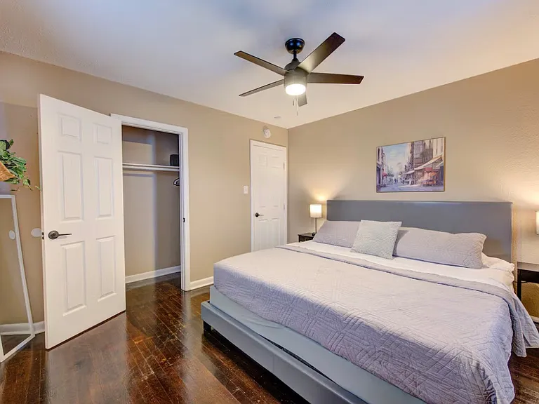 6827 Peerless St #4 — Photo 12