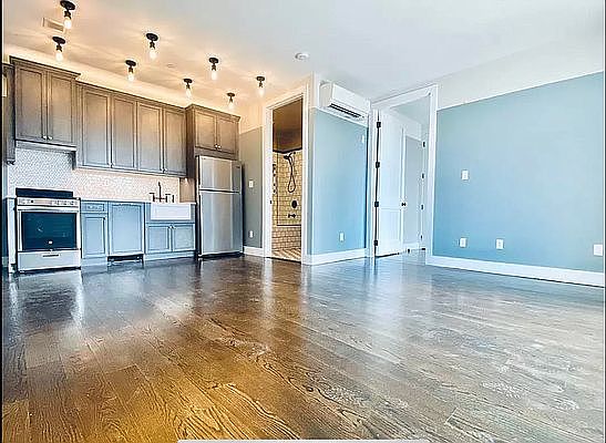 2nd image of 197 Metropolitan Ave #702B