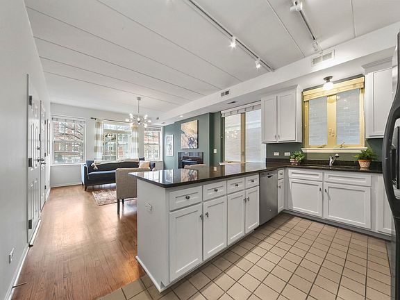5th image of 1247 N Bosworth Ave APT 1N