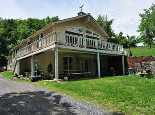 9705 Bartholomew Ct, Breinigsville, PA 18031
