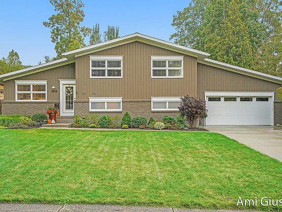 4th image of 2656 Elmwood Dr SE