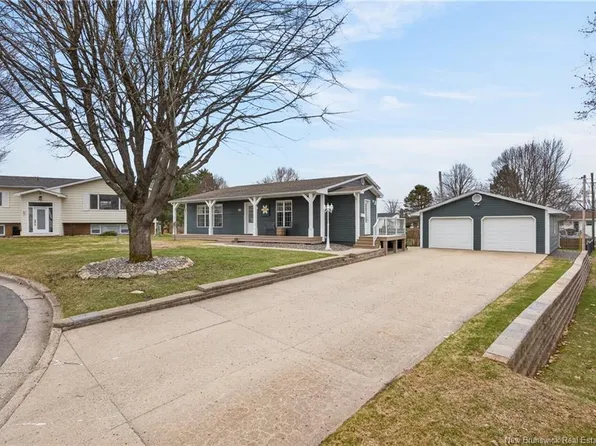 55 Lawson Ct, Fredericton, NB E3A 5G3