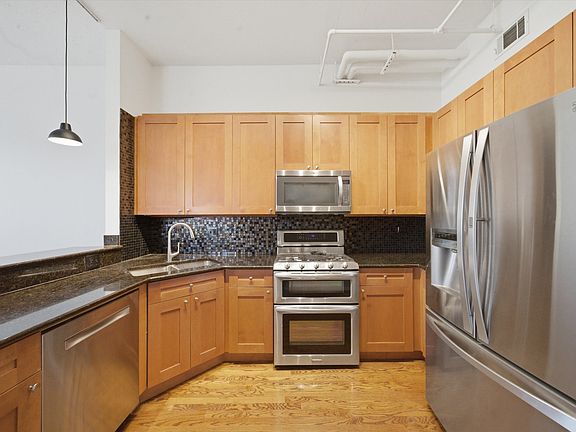4th image of 950 W Monroe St Unit 401