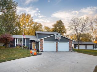 1835 Jamison Dr, Windom, MN 56101