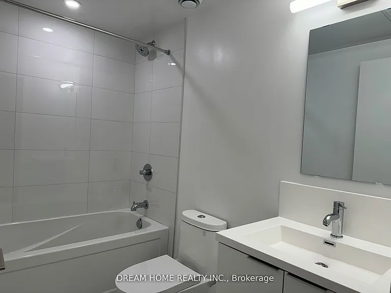 238 Simcoe St #1807 — Photo 8