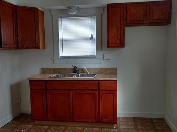 4th image of 2506 Milton St SE