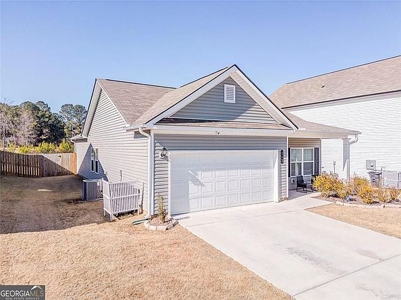 2nd image of 213 Sycamore Dr