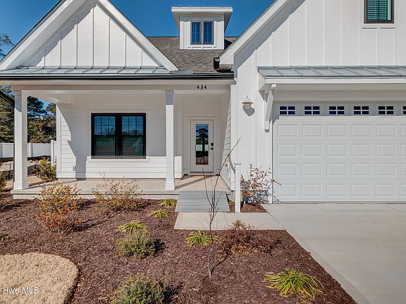 3rd image of 434 Raven Glen Drive