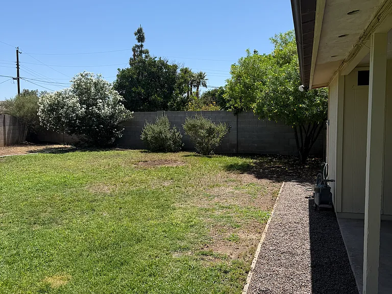 1020 E Balboa Cir — Photo 27