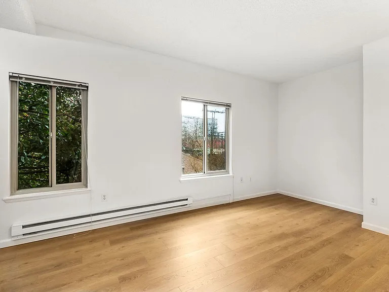 Pine Street Apartments — Photo 8