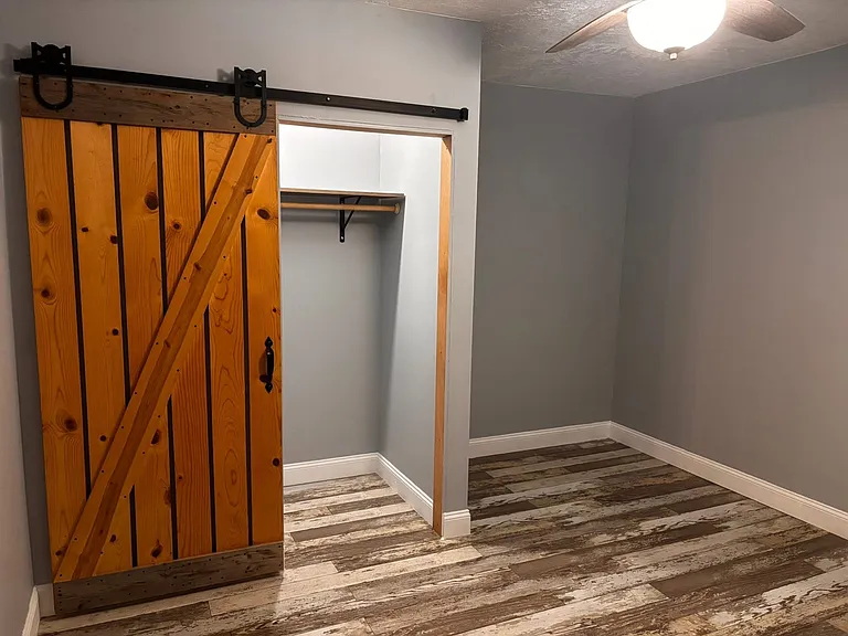 335 N Sycamore Dr — Photo 16