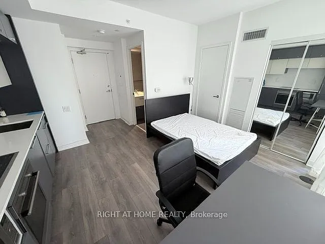 Studio, $2,050 — Photo 3