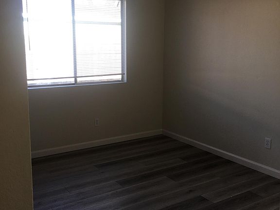 5th image of 832 1st St W #2