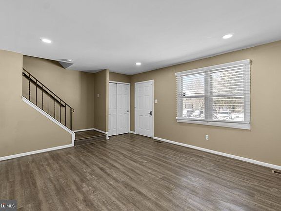 4th image of 241 Cedarmere Cir