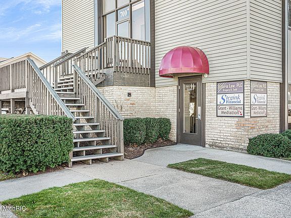 5th image of 700 Fulton St