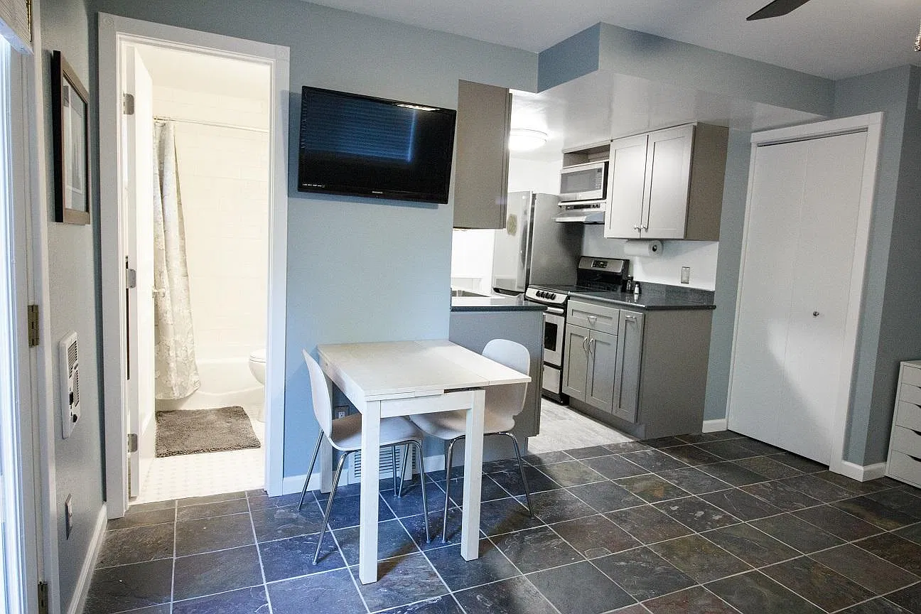 1 bed, 300 sqft, $1,725 — Photo 4