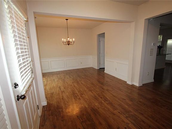 2nd image of 2292 Turnbury Glen Walk