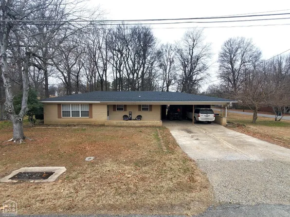 517 Crestline Dr, Piggott, AR 72454