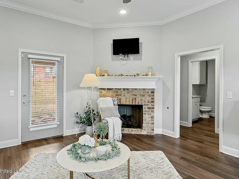 572 Silver Hill Dr — Photo 6