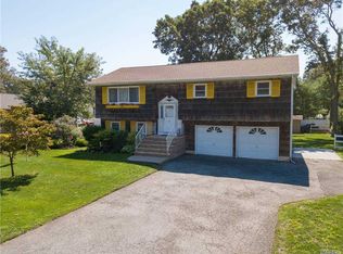 154 Geneva St, Bay Shore, NY 11706