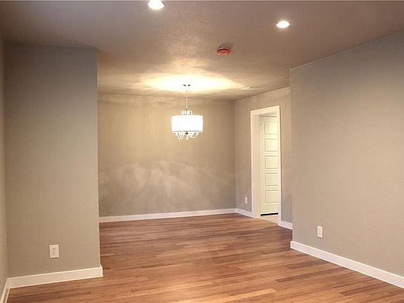 4th image of 4012 Oak Arbor Dr