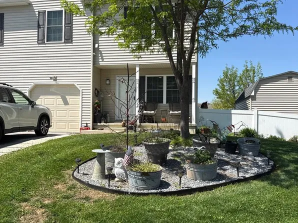 2 Creekside Dr, Wrightsville, PA 17368