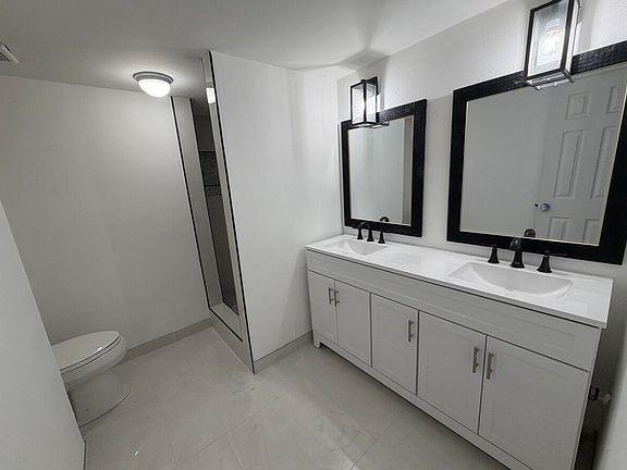 3rd image of 1330 SW 50th Avenue