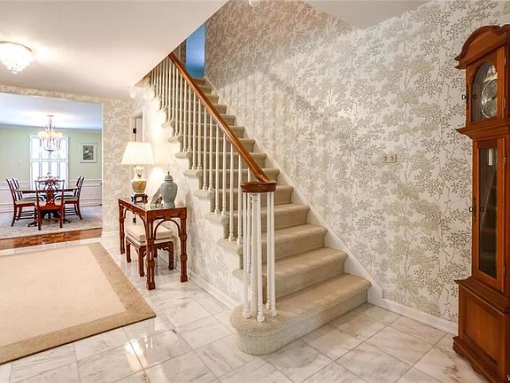 4th image of 50 Knollwood Ln